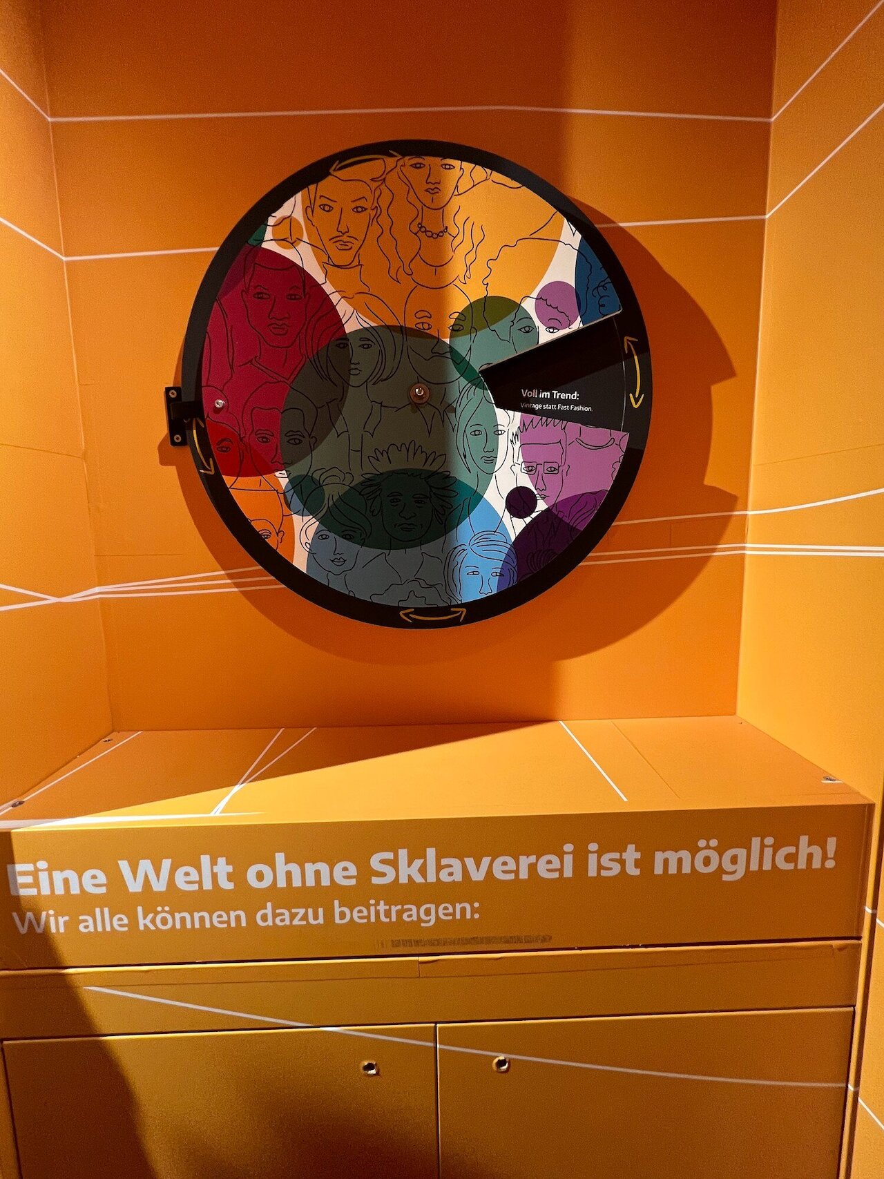 Bildungstruck sensibilisiert Schülerinnen und Schüler für moderne Sklaverei Image 11