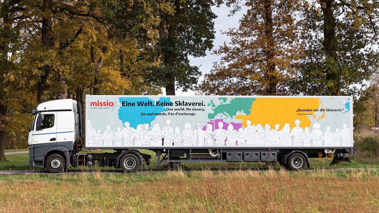 Bildungstruck sensibilisiert Schülerinnen und Schüler für moderne Sklaverei Image 1